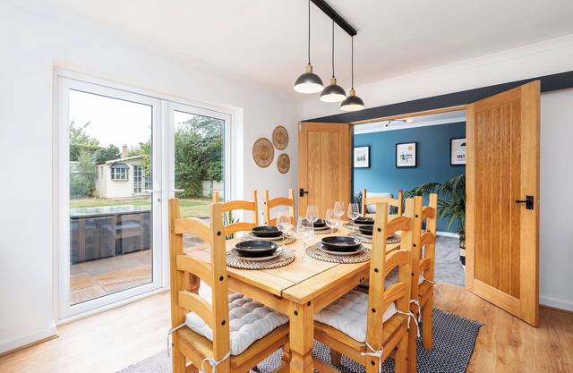 Formby Coastal Retreat – 3-Bed Home Near Beach, Golf & Red Squirrel Reserve