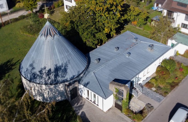 former CHURCH + house: up to 25 people, garden, terraces, BBQ