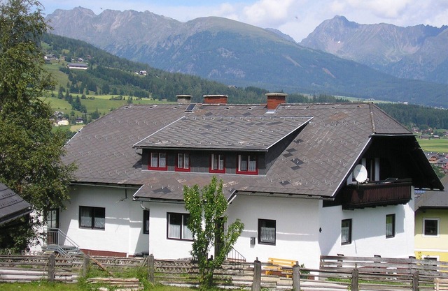 Former farm with a lot of space, comfortably furnished with a sauna
