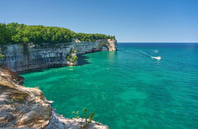 Fort Knox-Family Home 2 Miles from Munising, Pictured Rocks, Boat Cruises