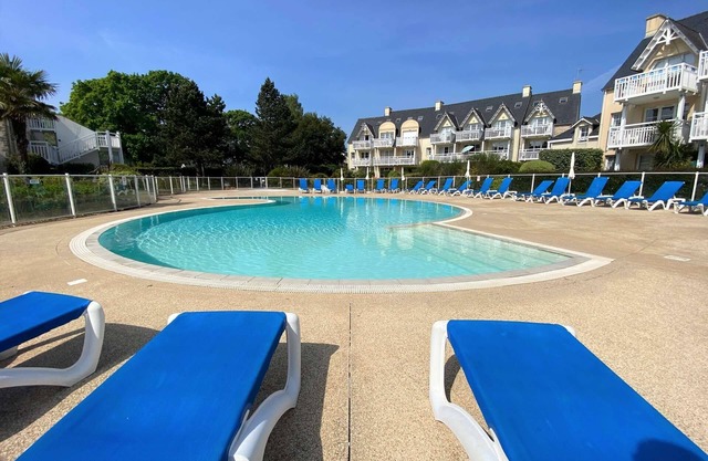 Fouesnant, apartment with heated pool 50 m from the beach of Cap Coz