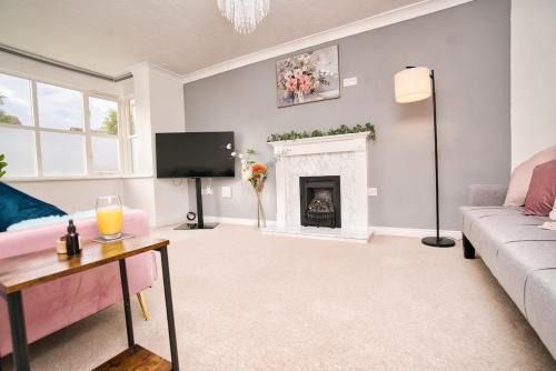 Four bed detached, off-street parking in Monkston