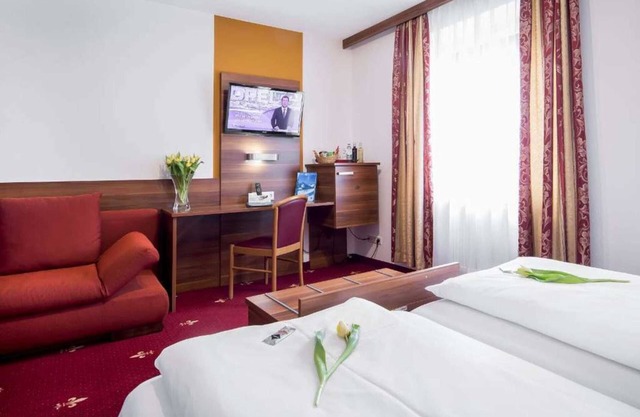 Four-bed room - Hotel Burgschmiet GmbH