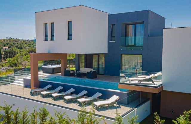 Four Bedroom Villa Šimun Zaton with Sea View and Private Pool