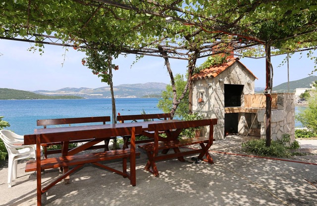 Four-bedroom apartment near beach Cove Pještata, Pelješac (A-10236-a)