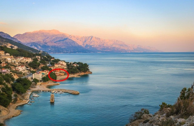 Four-bedroom apartment near beach Medići, Omiš (A-19168-a)