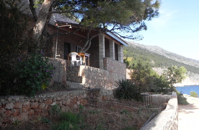 Four-bedroom apartment near beach Sveta Nedilja, Hvar (A-11433-c)