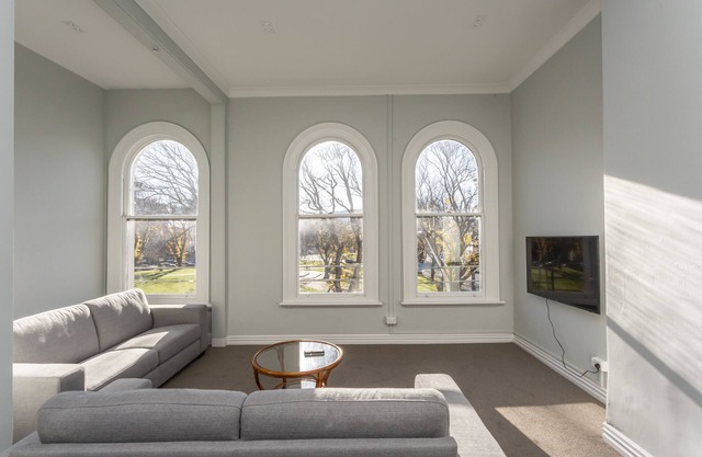 Four bedroom apartment over looking queens gardens