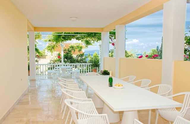 Four-bedroom apartment with terrace and sea view Živogošće - Porat, Makarska (A-2733-a)