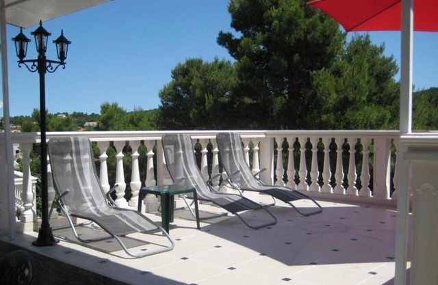 Four-bedroom apartment with terrace and sea view Zaton, Krka (A-24448-b)