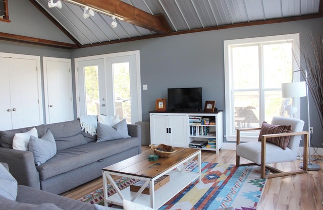 Four Bedroom Cottage Within Walking Distance To Thunder Cove Beach