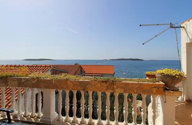 Four bedroom cozy apartment in Milna