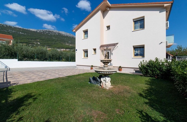Four Bedroom Holiday Home with Pool