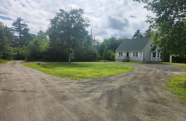Four Bedroom Plus Bonus Room Cape in Quiet setting