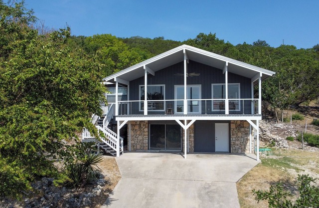 Four bedroom with hot tub and views!