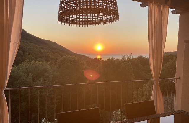 Four-room apartment sleeps 6+1, 2 bathrooms, terrace SEA VIEW