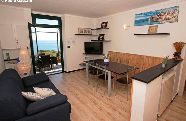 Four-room apartment ULIVI 3 with sea view terrace