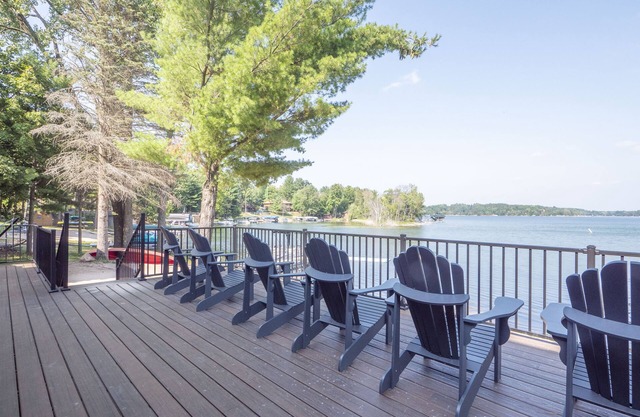 Four Season Lake House with Incredible Views and Lake Frontage/Sleeps 24