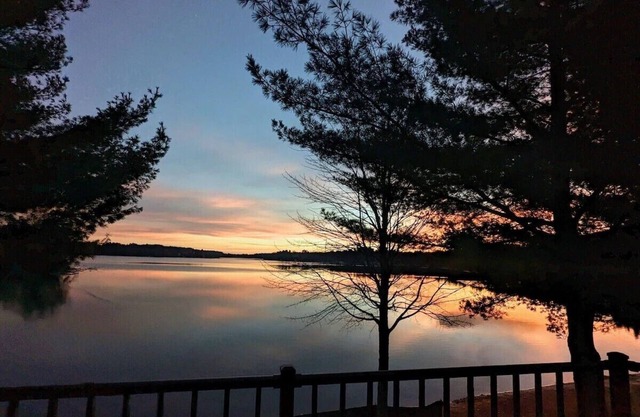 Four Season Lake House with Incredible Views and Lake Frontage/Sleeps 24