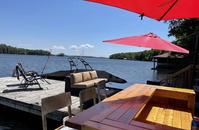 Four Season Lake Joe Family Cottage