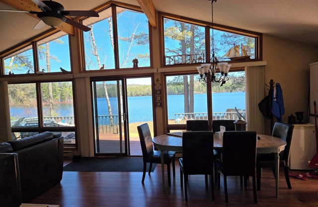 Four Season Lakehouse with beautiful views and crystal clear water.