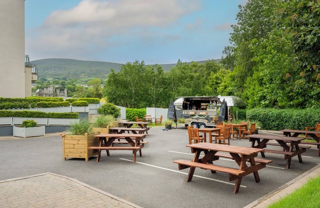 Four Seasons Hotel Carlingford