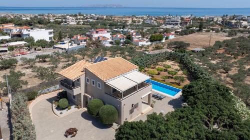 Four Seasons private villa - seaview - big heated pool - gym - sport activities