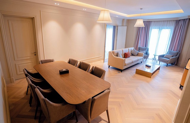 Four Seasosn Apartments