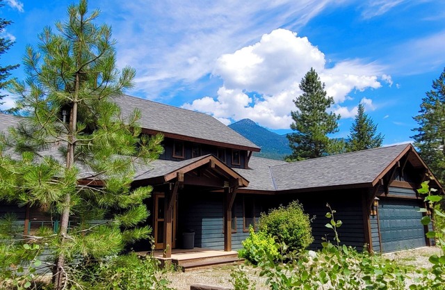 Four Sisters Lodge-Spacious 5-bedroom house in fabulous Mazama with WiFi, AC