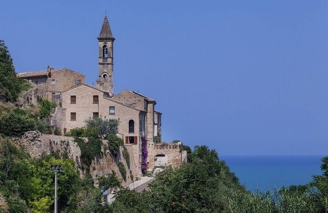 Four-story villa with sea views, located in the historisc