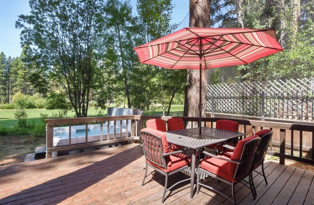 Foursome Cabin - On Golf Course, Hot Tub, Updated