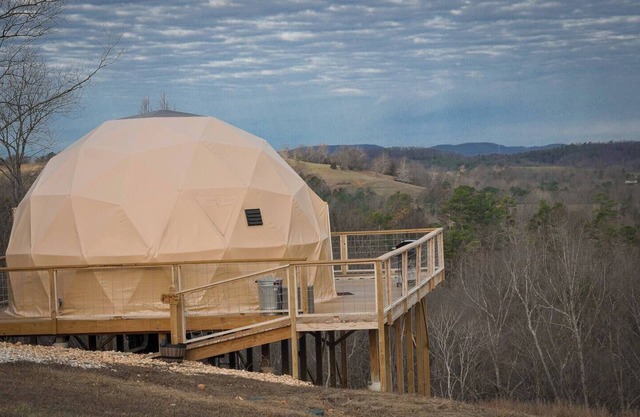 Fox Wood Dome w/Indoor Jacuzzi and Mountain Views only 15 minutes from downtown Eureka Springs