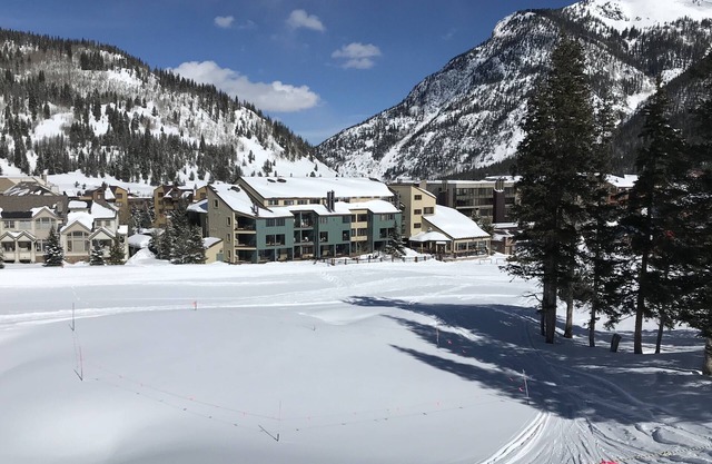 FP122 Ski-in Studio, with kitchen!