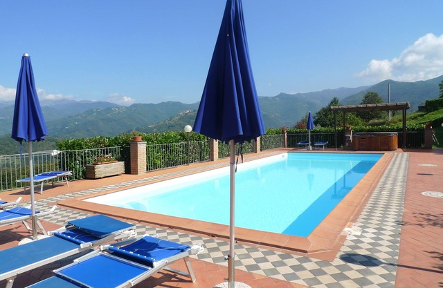 Friends of Tuscany 5 bedroomed villa with private pool and Wi-Fi
