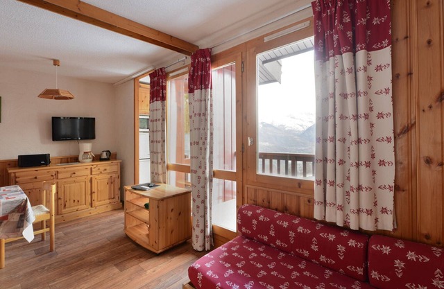 Spacious Duplex Apartment · Close to Slopes · Sleeps 8 · Mont Blanc View