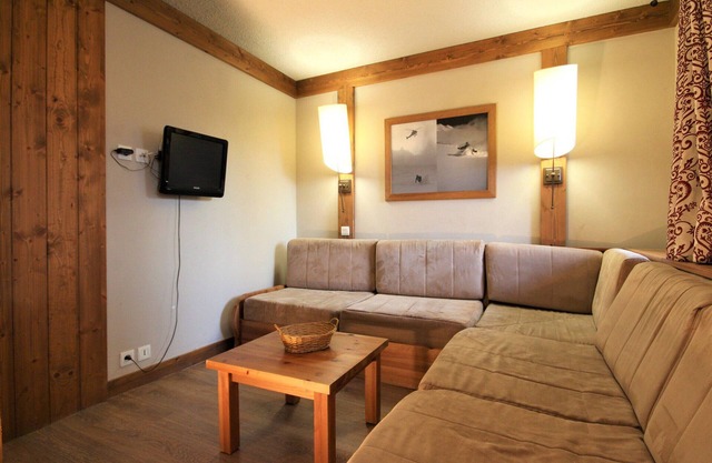 Comfortable studio near slopes with terrace and ski locker