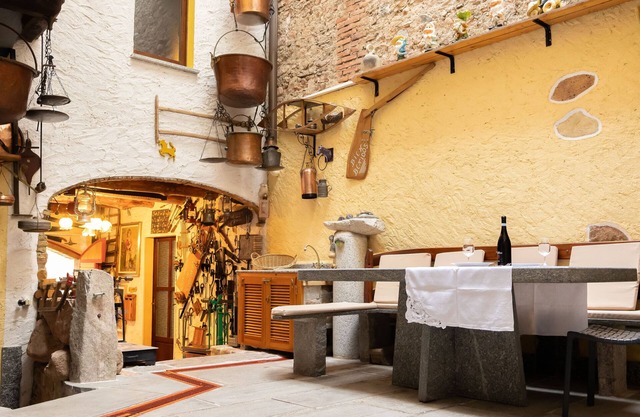Franco's Court [4 Apartments]