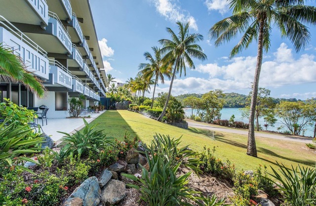 Frangipani 201 - 2 bedroom, buggy included - Hamilton Island