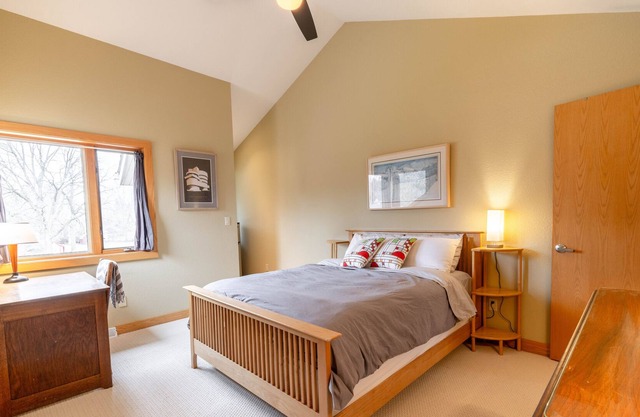 Frank Lloyd Wright-inspired stay minutes from MKE