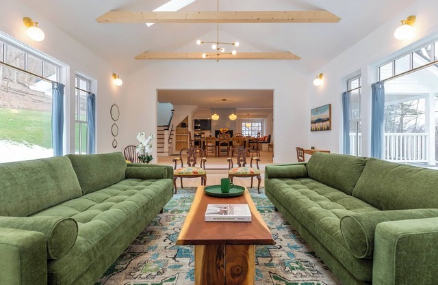 Franklin luxury Chalet w/guest house and central AC