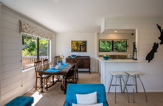 Franks Treehouse - Oneroa Holiday Home
