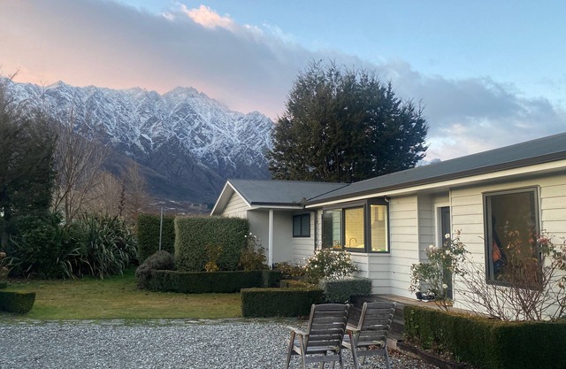 Frankton Favourite - Queenstown Holiday Home
