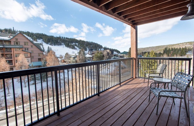 Fraser Crossing/Founders Pointe, Condo | 2 bedroom w/Gondola Access (Value Rated Condo 3402)