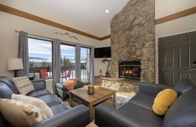 Fraser/Winter Park Condo. Updated in 2024! Pool, hot tub, easy access to WP.