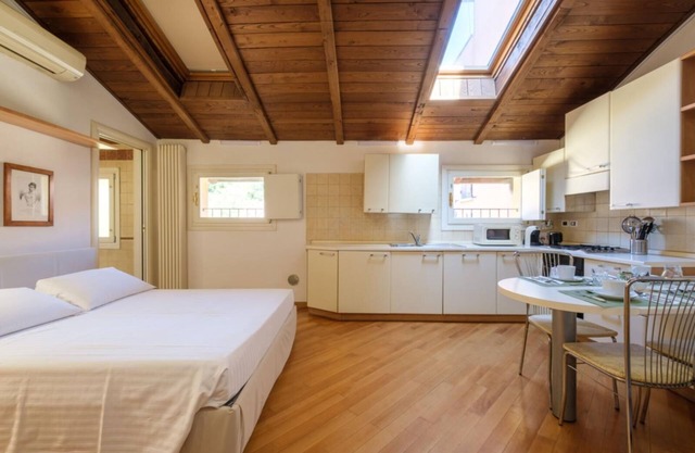 Frassinago Suites-Entire Palace