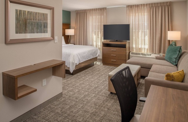 Free Breakfast. Pool. Gym. Great for Business Travelers!