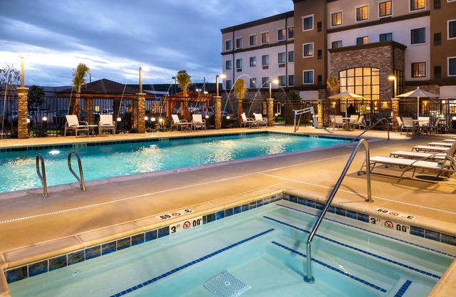 Free Breakfast + Shared Pool & Hot Tub | Perfect Family Vacation!