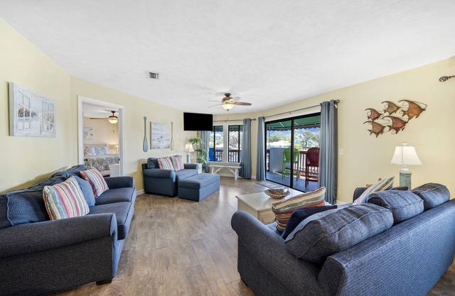 FREE Golf+Tix! Large Waterfront 2 BR St Thomas, Dock, Beach, Pool, Tennis!