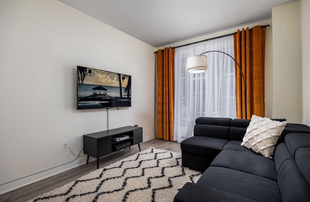 Free heated parking and small pet friendly !