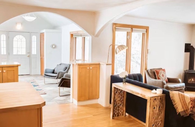 FREE NIGHT OFFER! Downtown 5 Bedroom Historic Home